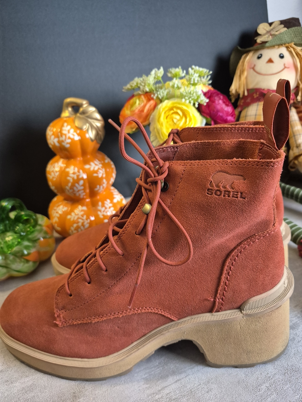 Sorel Women's Rust Suede Lace-Up Ankle Boot. Size 11